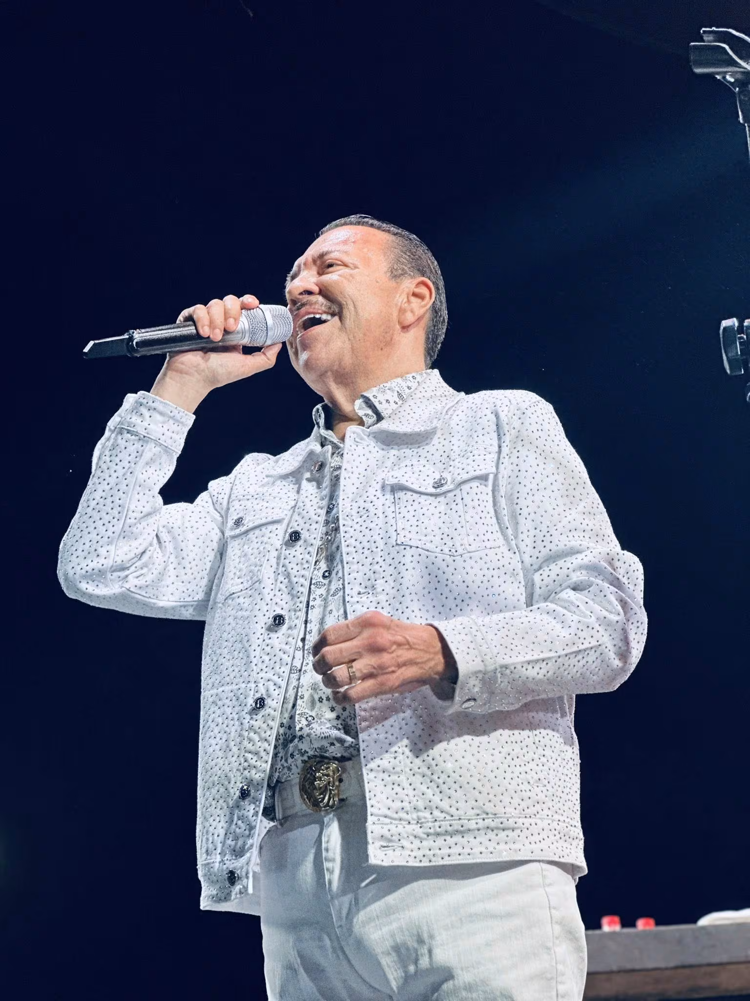 Julio Preciado playing live